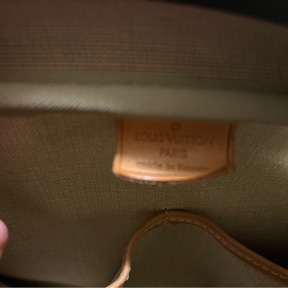 Louis Vuitton Deauville Bag-- excellent condition - Picture 12 of 13